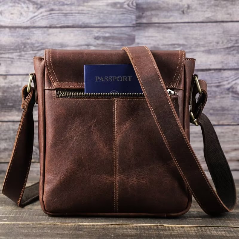 Schoudertassen Heren Luxe Lederen Compacte Crossbodytas Met Flap - Koffie